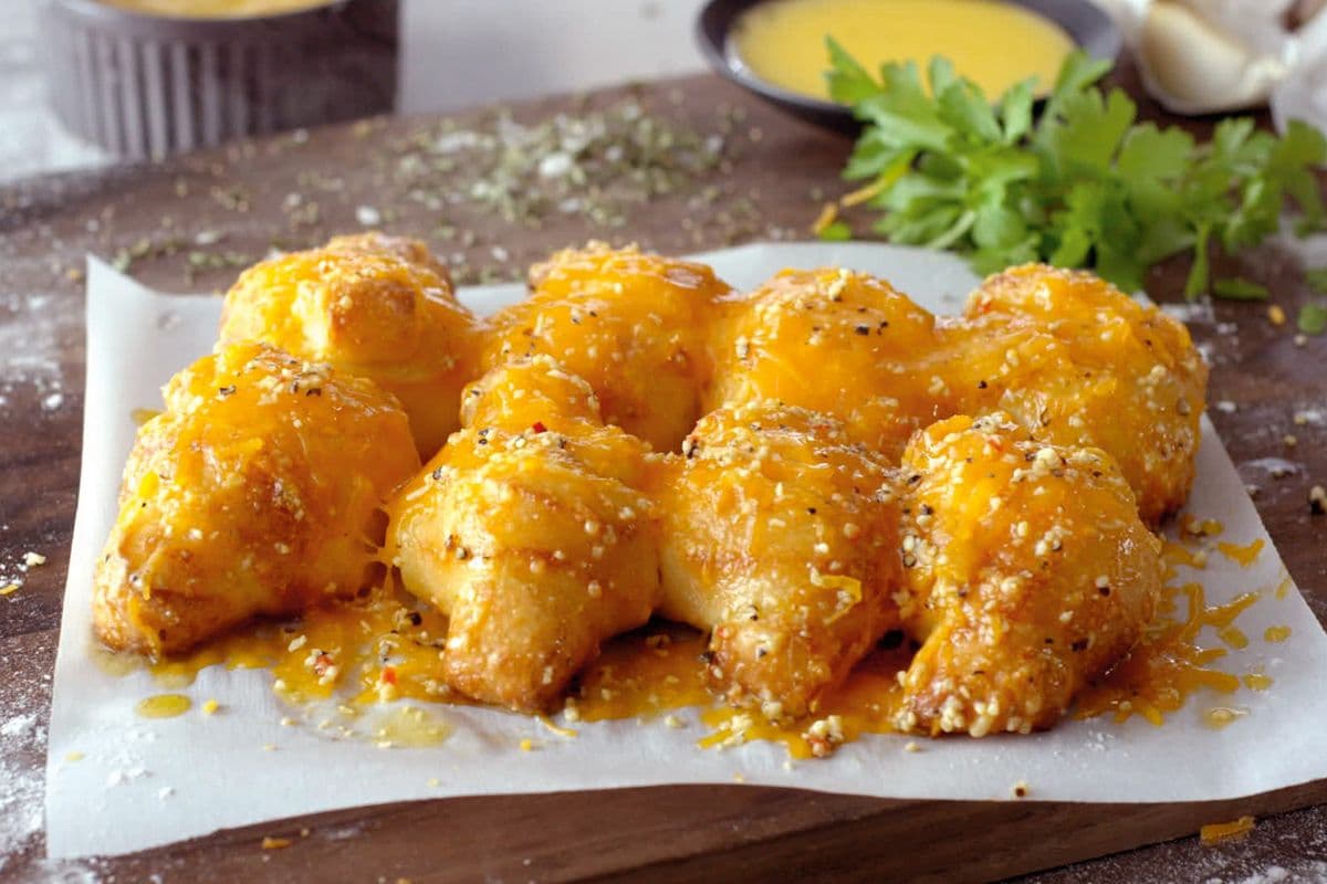 Garlic Cheddar Knots