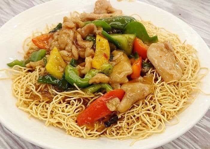 Chicken in Black Bean Sauce Crispy Chow Mein / 豉椒雞球炒麵.