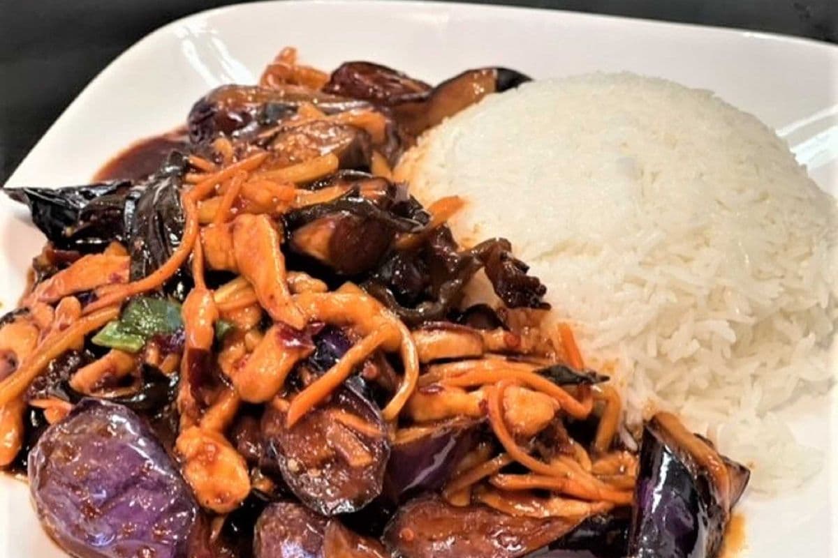 R12 魚香茄子飯 Chilli-Garlic Eggplant (w. pork) w. rice