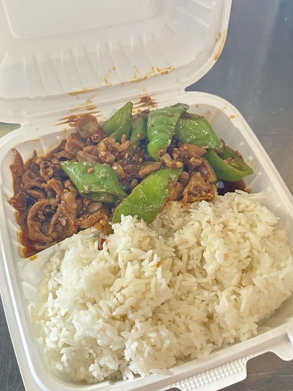 L10. Sour Spicy Chicken Gizzard Lunch Box 泡椒鸡胗盖饭