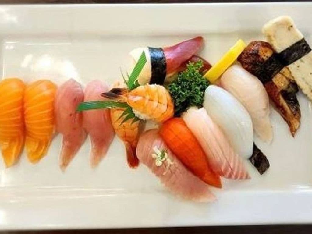 (12pcs) Deluxe Assorted Sushi Combo
