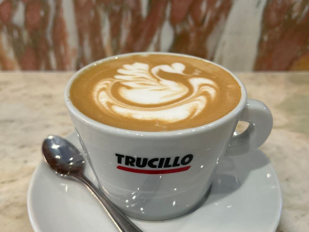 FLAT WHITE