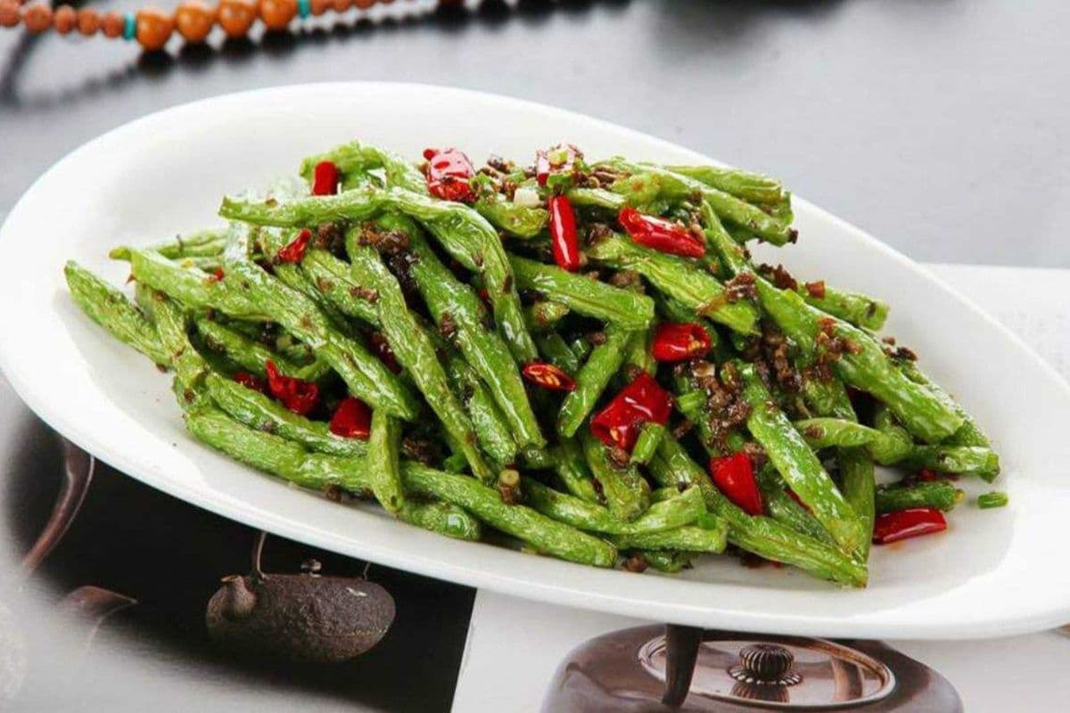 4. Dry-fried Green Beans with Minced Pork (干煸四季豆)