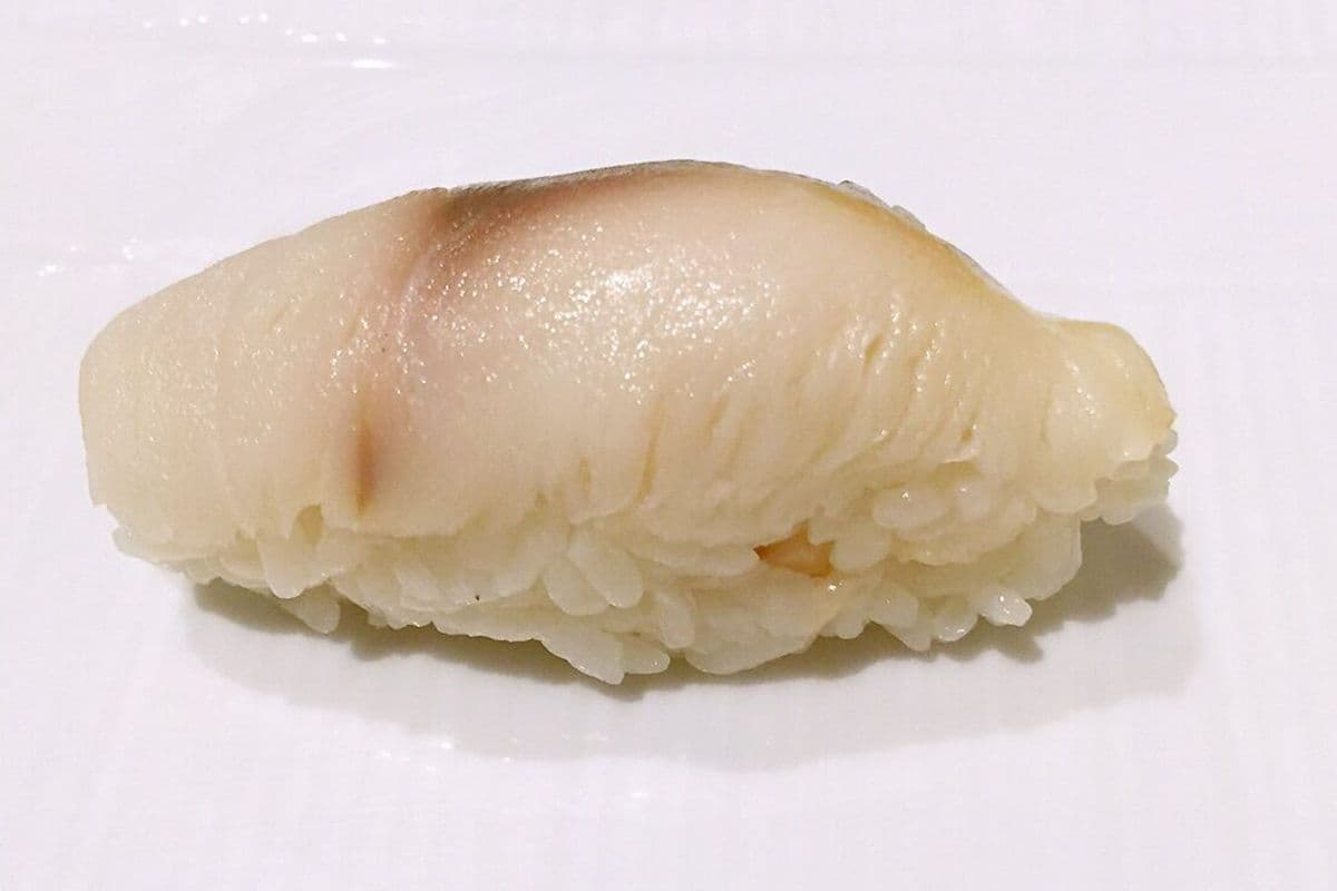 A8. Mackerel Sushi (1 pc)