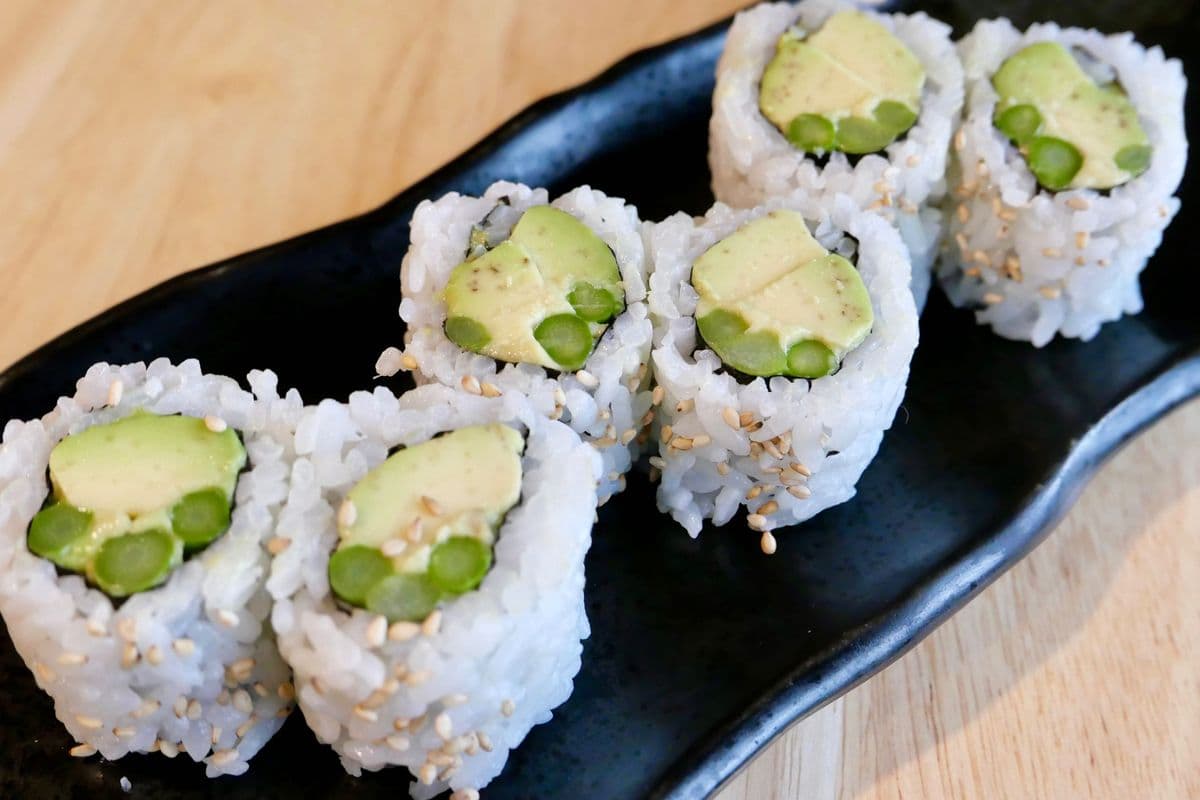 Avocado and Asparagus Roll