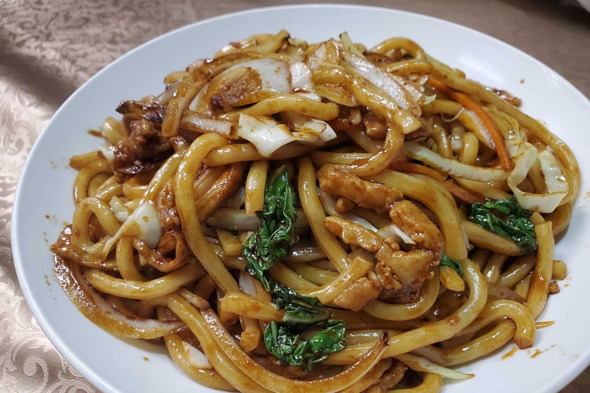 Shanghai Thick Noodles with Pork and Vegetables