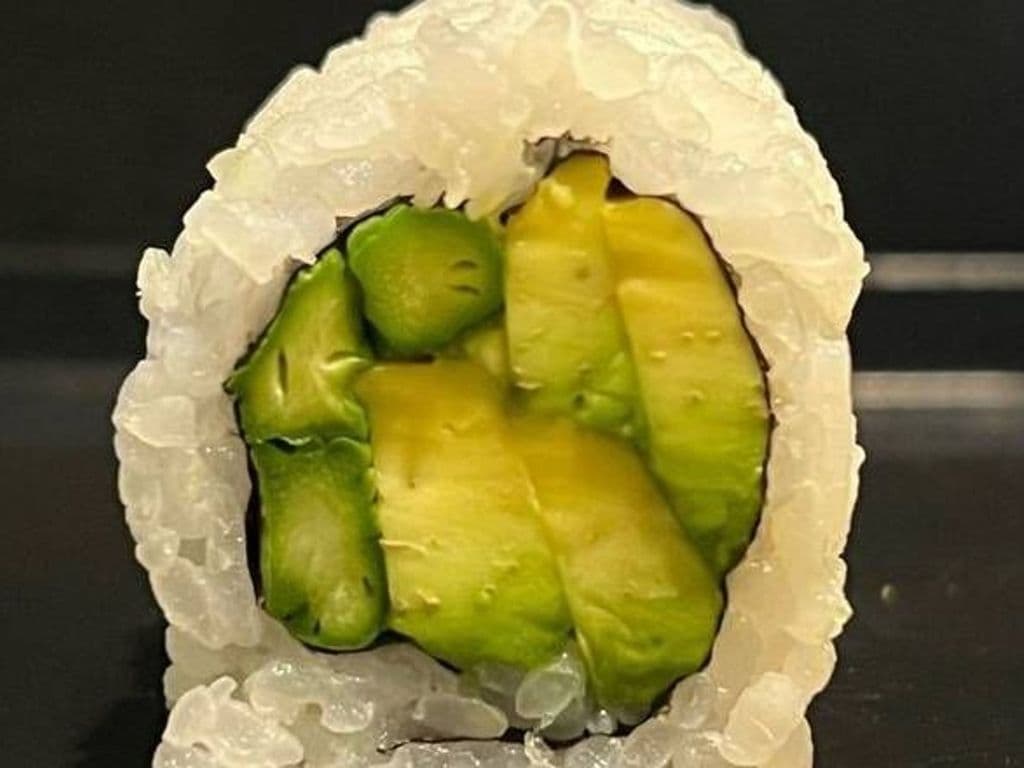 Avo Asparagus Roll