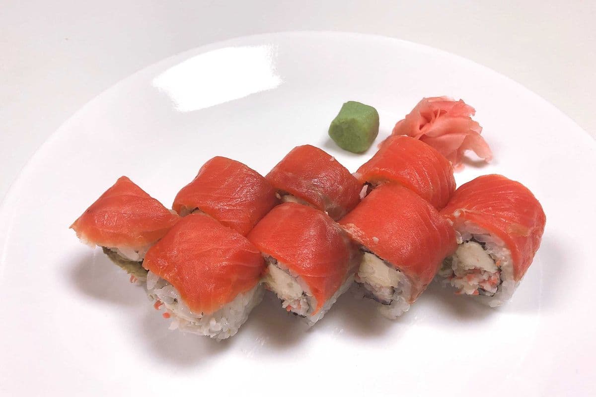 Smoked Salmon Roll (8pcs)