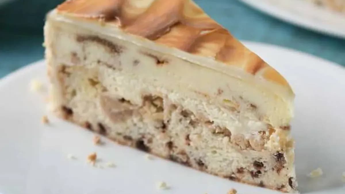 Cinnabon Cake Cheesecake