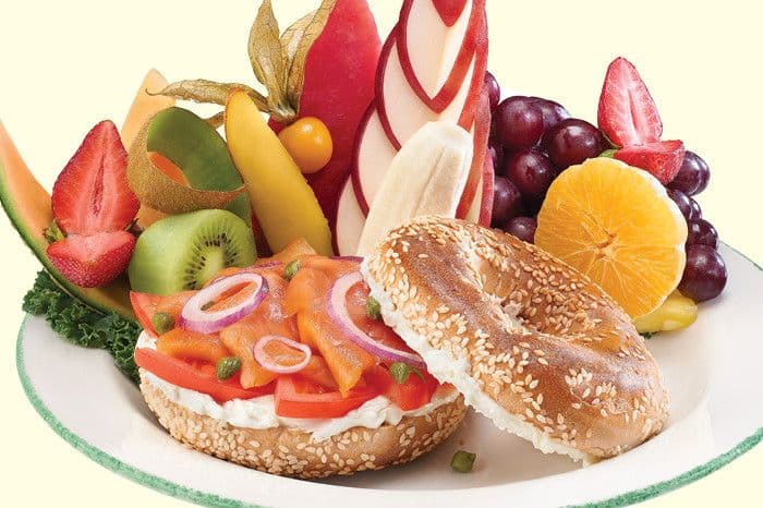 Bagel Beaufish avec fruits frais