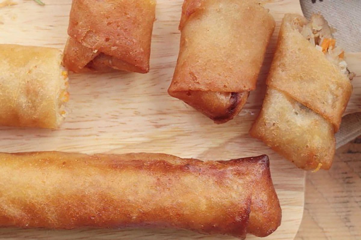 B6. Vegetarian Spring Roll (3 pcs)