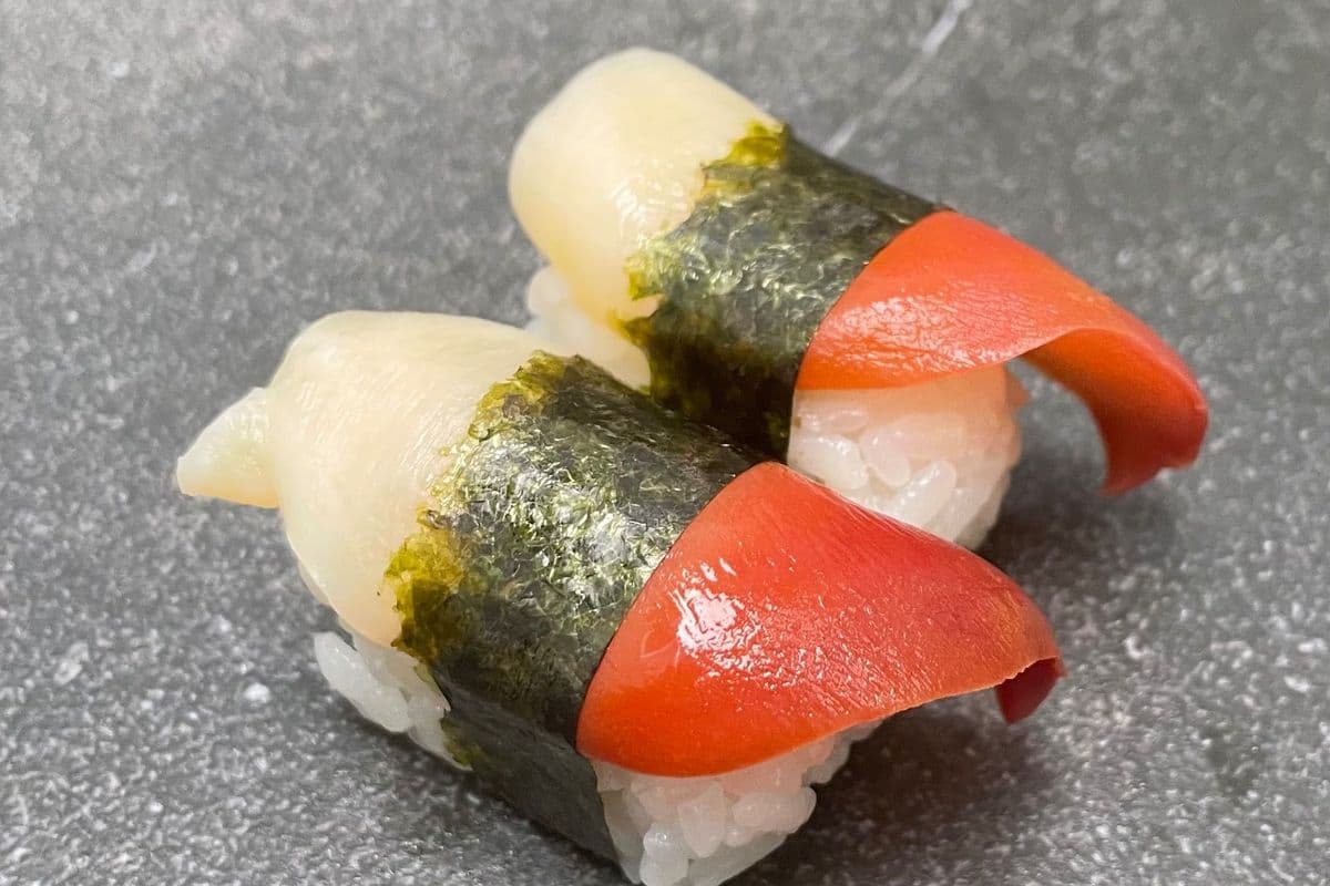 Hokkigai Sushi (2 pcs)