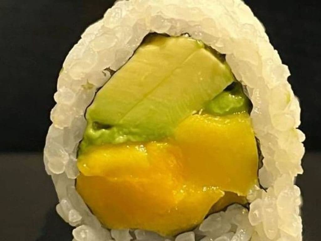 Mango Avo Roll