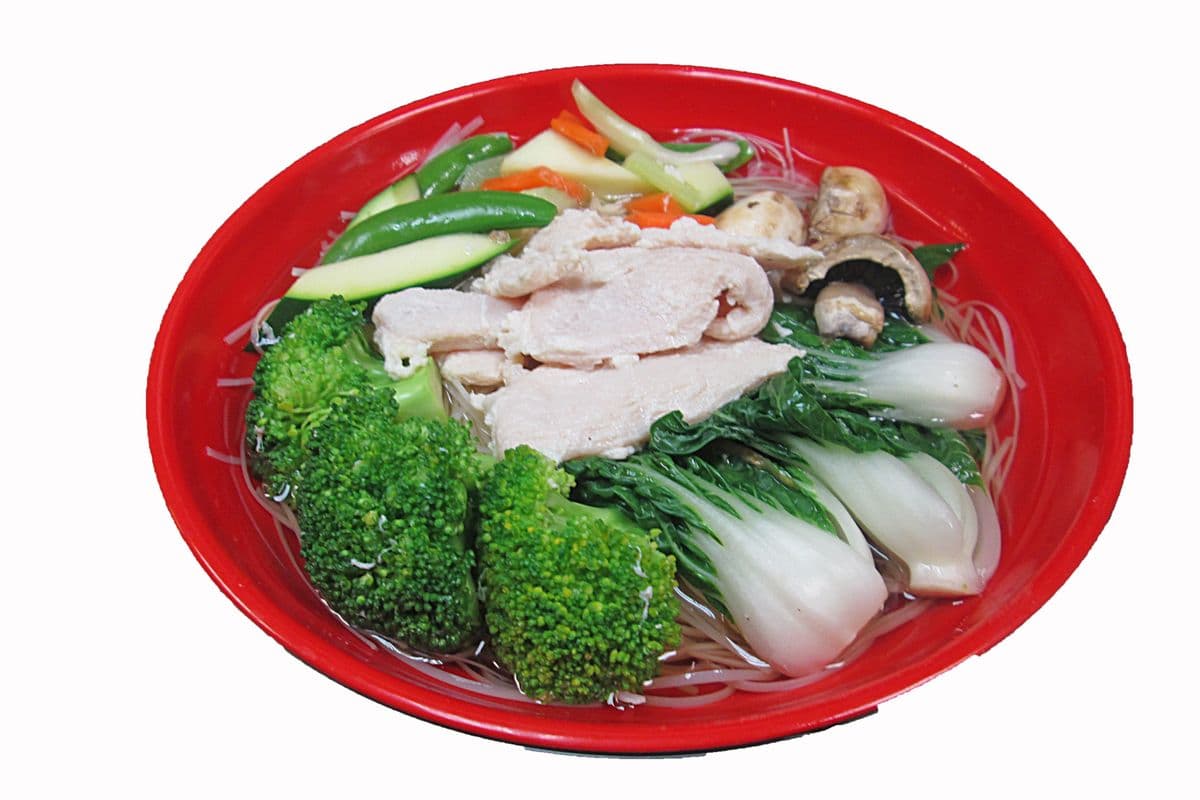 306. Mixed Vegetable or Chicken Rice Noodle Soup 什菜雞片湯河粉
