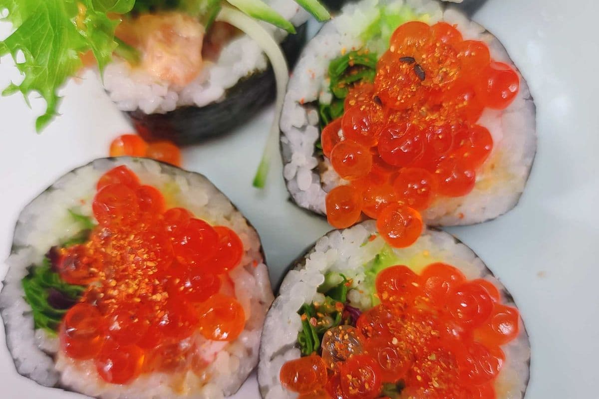 92. Salmon 29 Futo Maki (5 pcs)