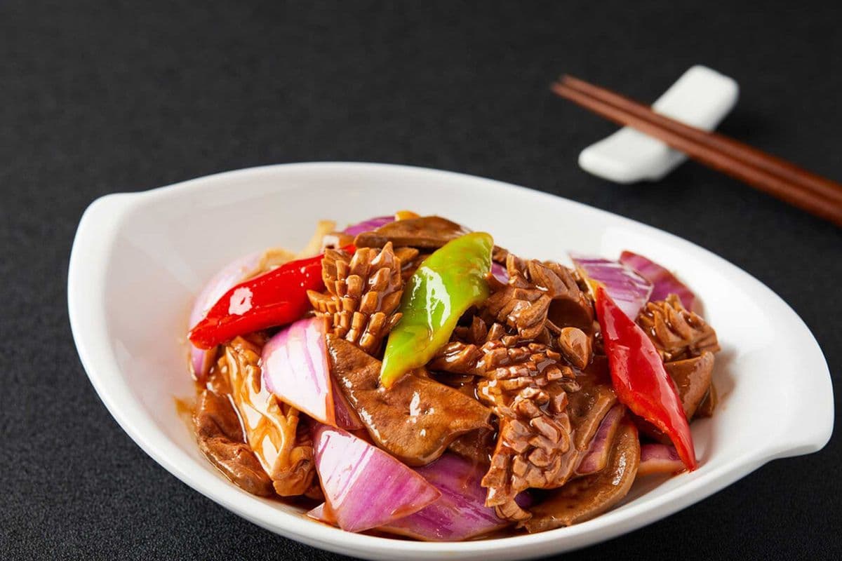 7. Sautéed Pig Kidney with Assorted Vegetable (爆炒腰花)