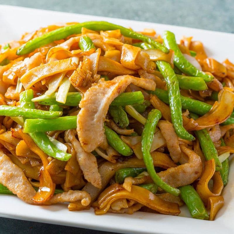Fried Flat Rice Noodles with Pork Toro Slices and String Beans 四季豆豬頸肉炒河