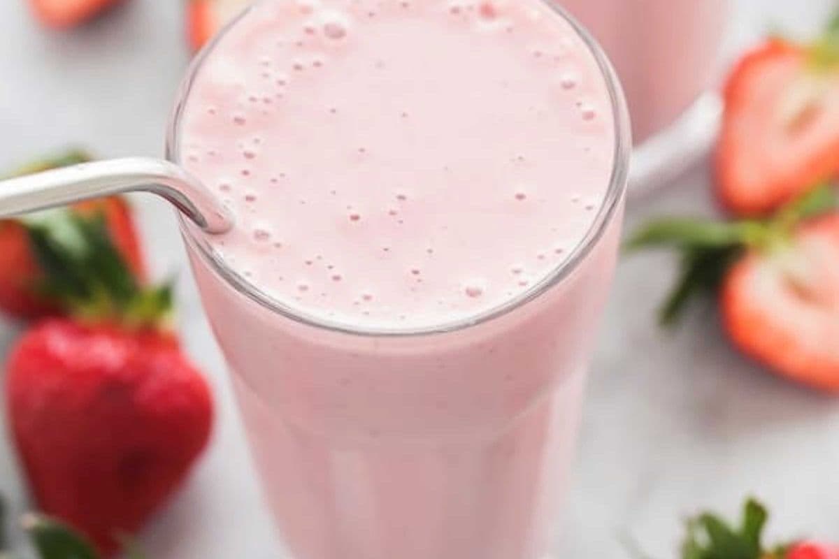 DCS Strawberry Milkshake 20Oz $6