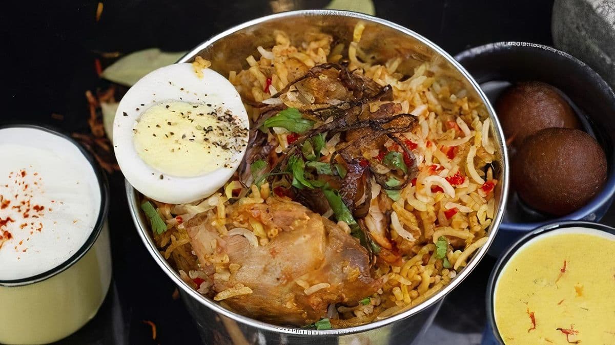 Dum Chicken Biryani (In-Bone)