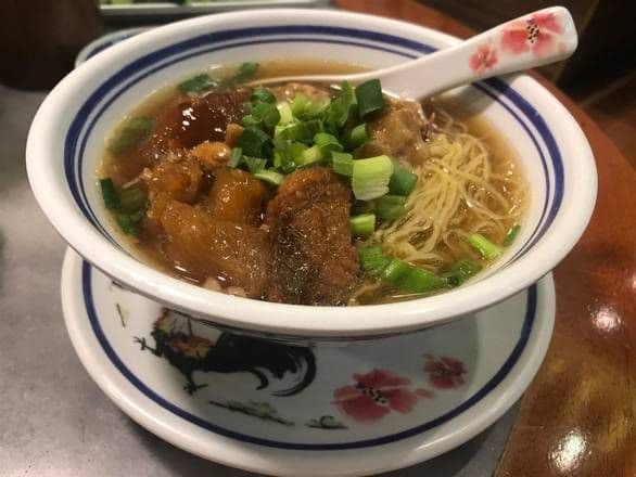 Beef Brisket & Tendon Noodle Soup / 柱侯牛筋腩湯麵