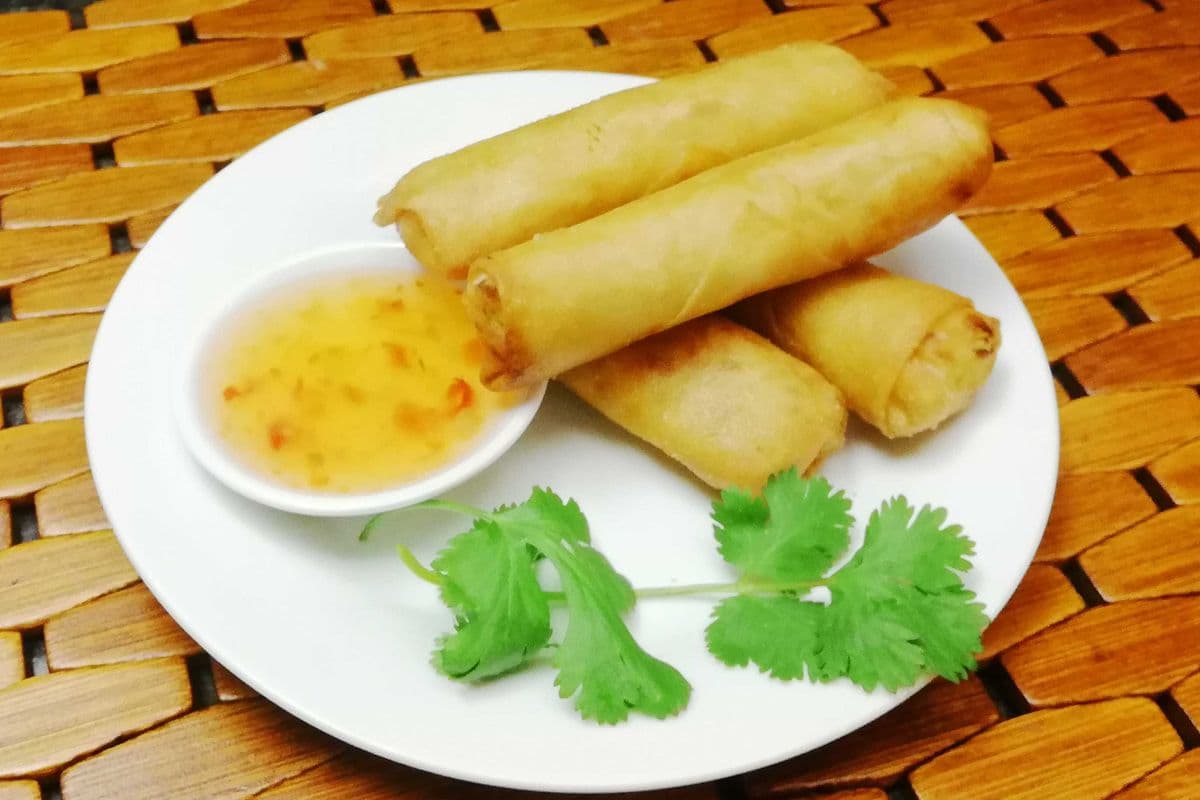 D1. Spring Rolls ( 4 Pcs. )