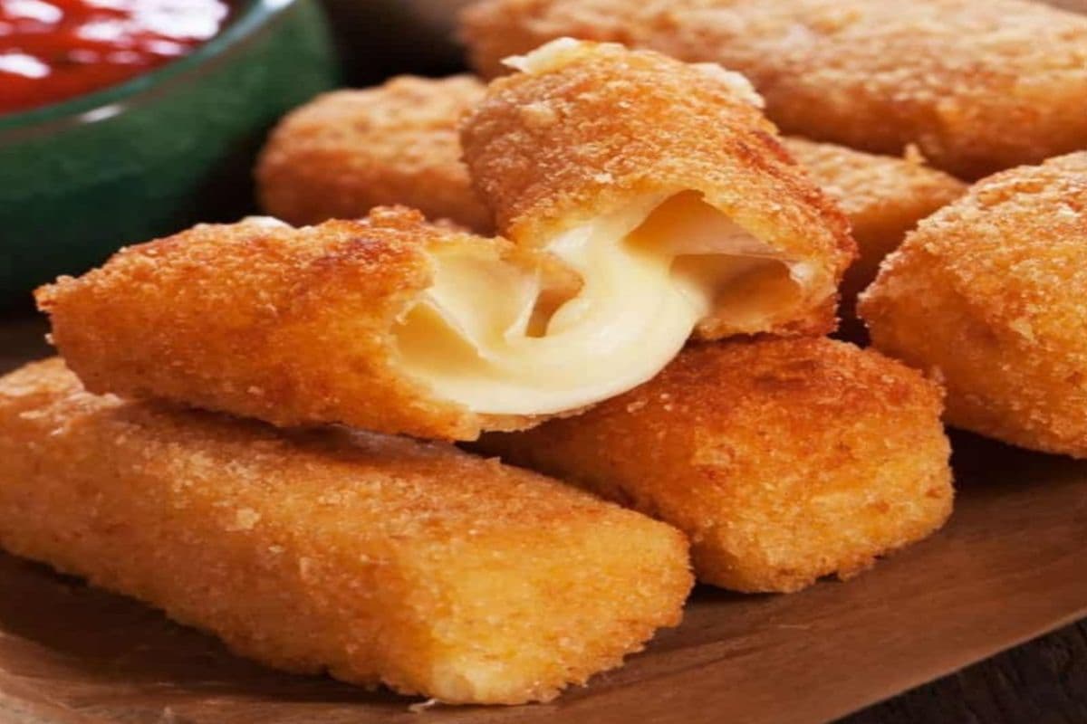 Mozzarella Sticks (5 pcs)