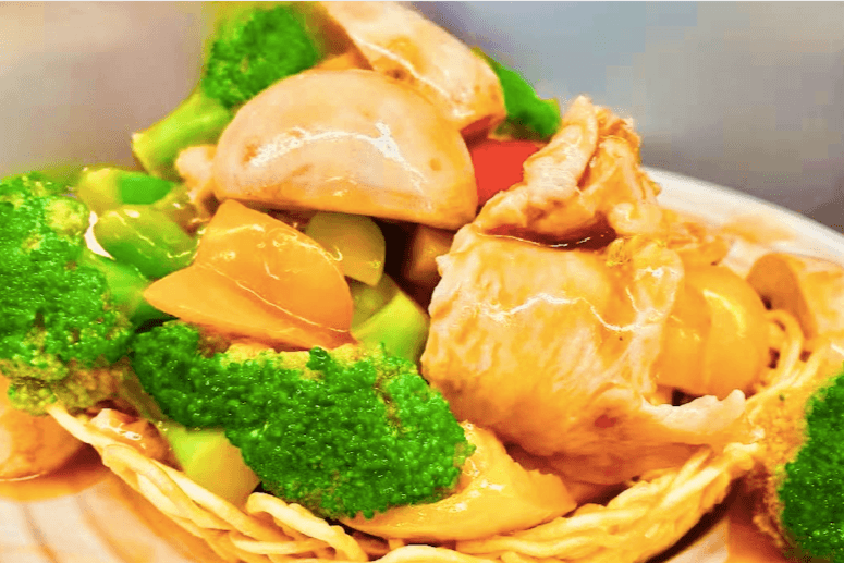 47b. Chicken Stir-Fried Vegetables in a Noodle Nest 雀巢什菜鷄肉
