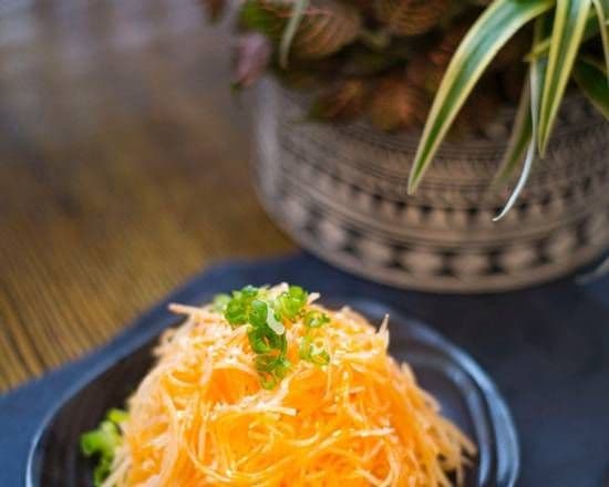 Potatoes Slices with Chilli and Garlic Sauce (炝拌土豆丝)
