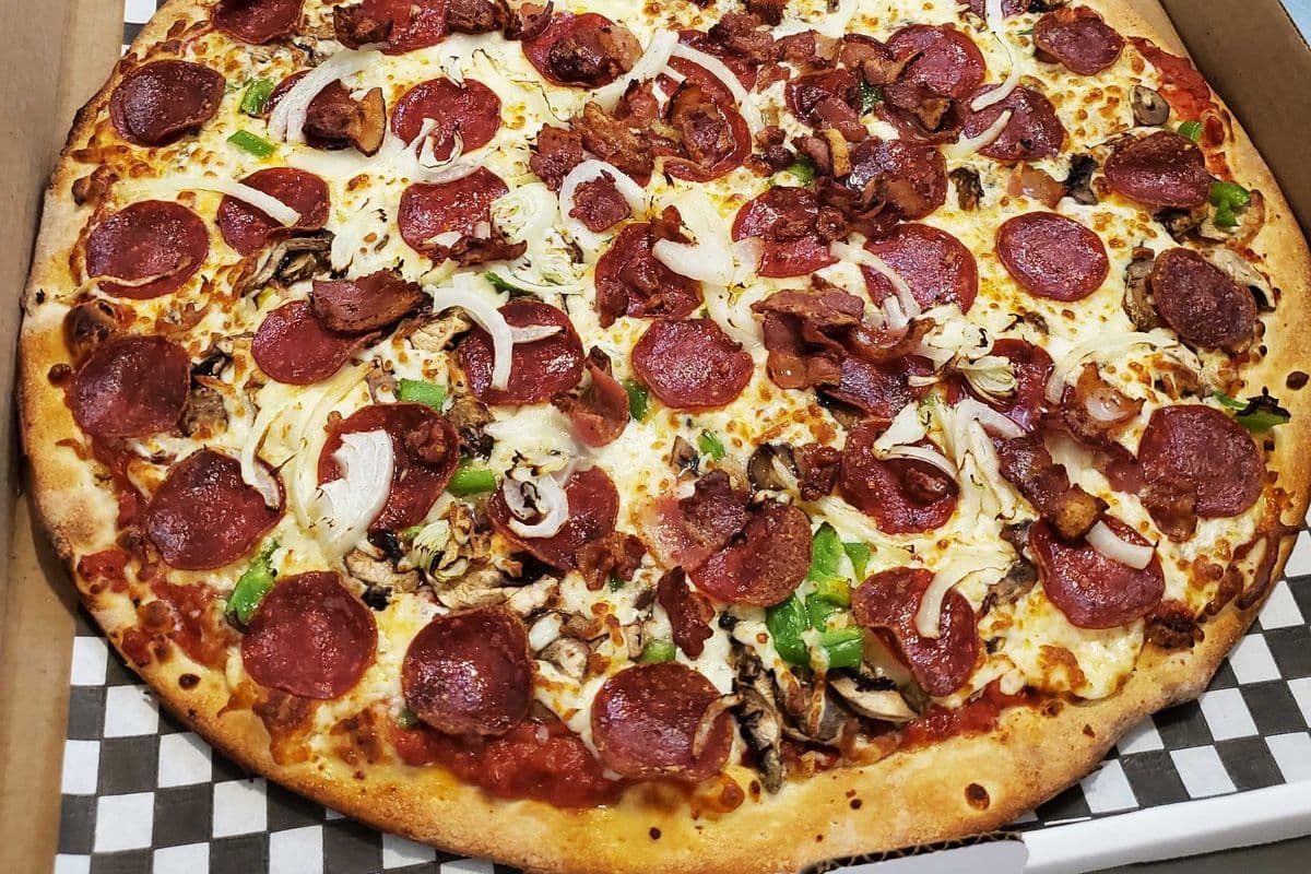Medium The King Pizza