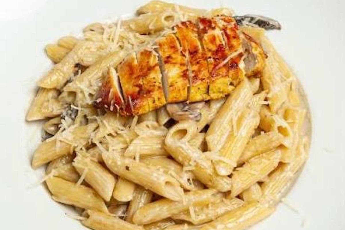 Penne chicken in White Sauce