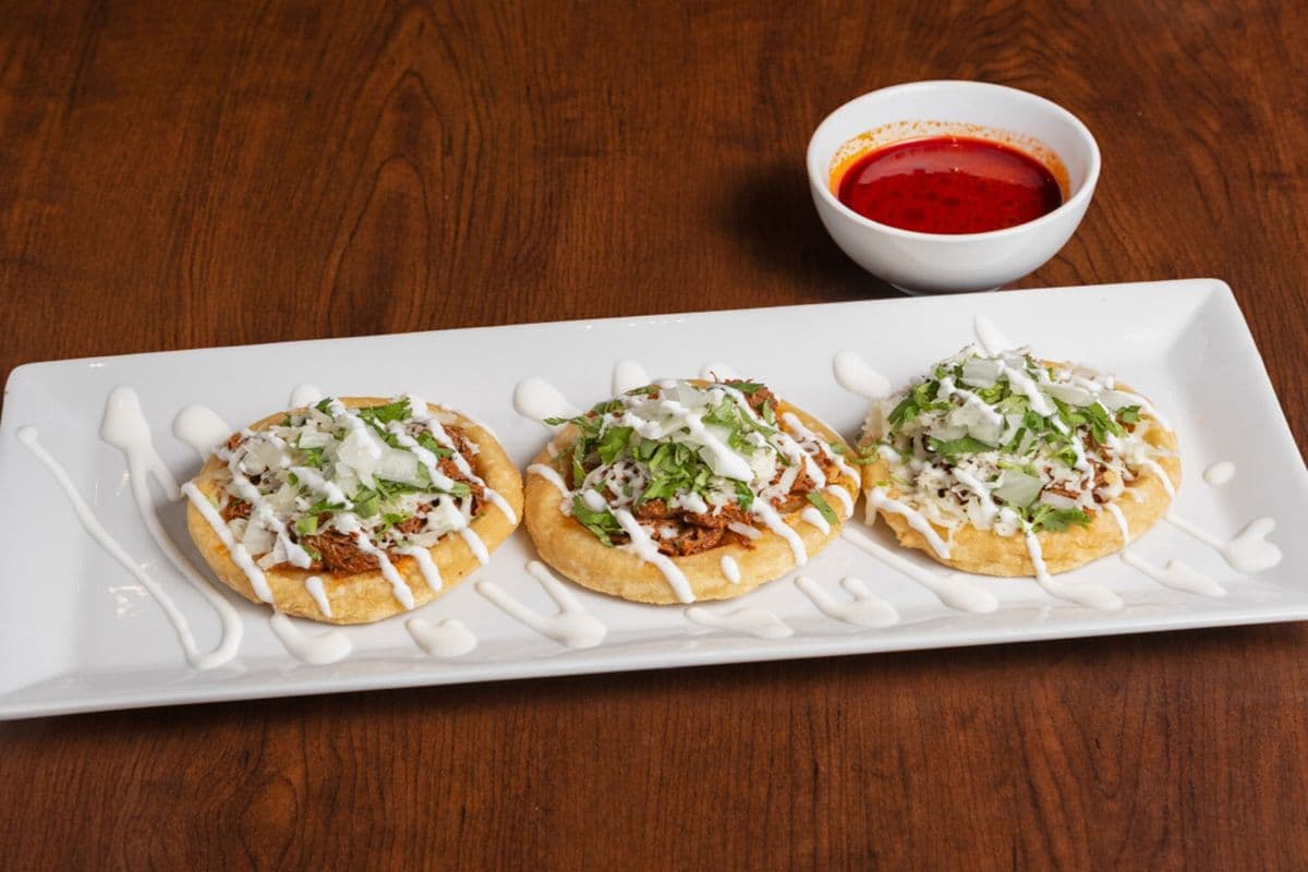 Birria Sopes