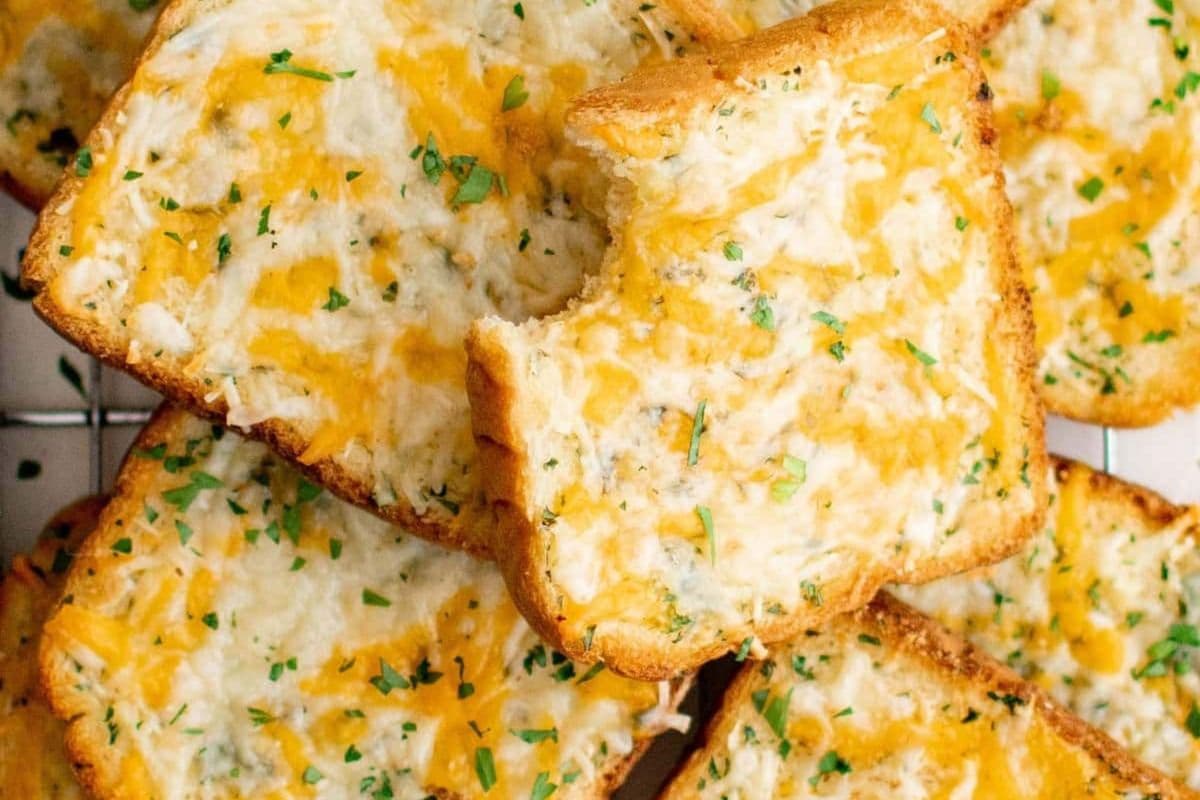 Cheese Chilly Garlic Toast