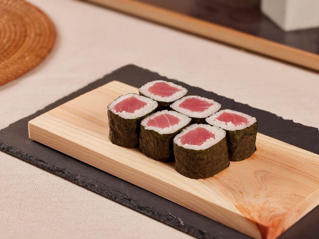 Tuna Roll (8pcs)