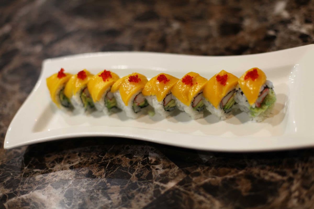 Mango California Roll (8 pcs)