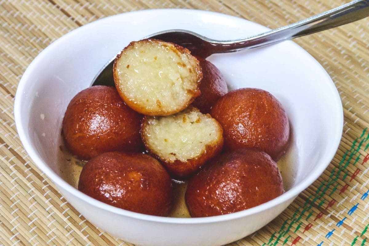 o GULAB JAMUN