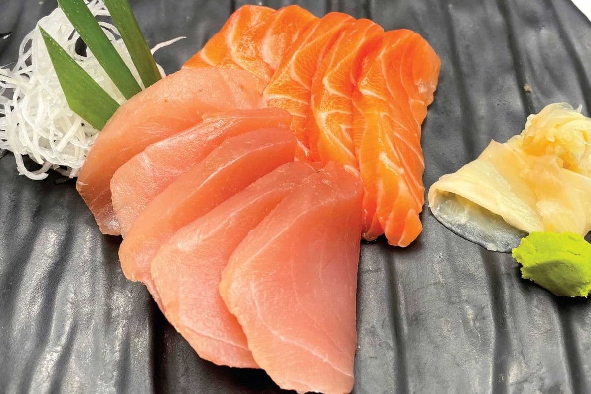 Tuna and Salmon Sashimi (10 pcs)