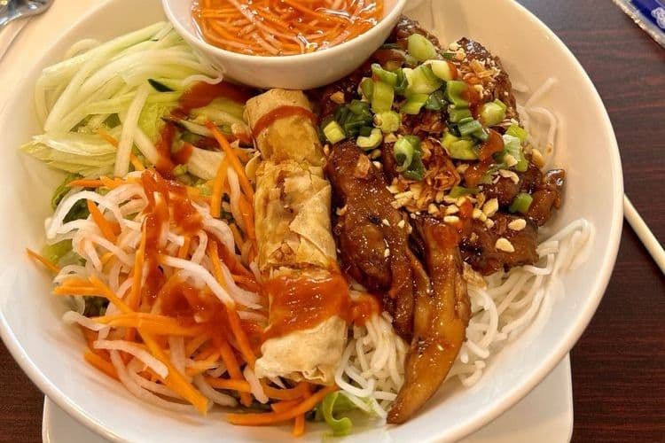 05. Vermicelli with Lemon Grass Grilled Pork Slice and Spring Rolls