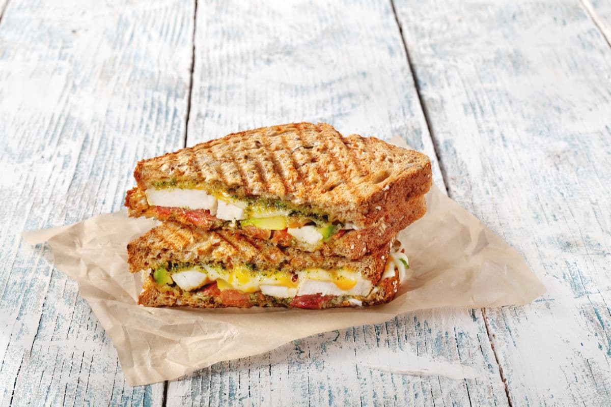 Pollo Pesto Panini (712 Cal)