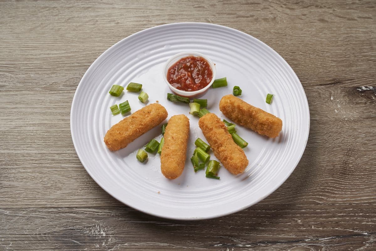Mozzarella Sticks (6 pcs)
