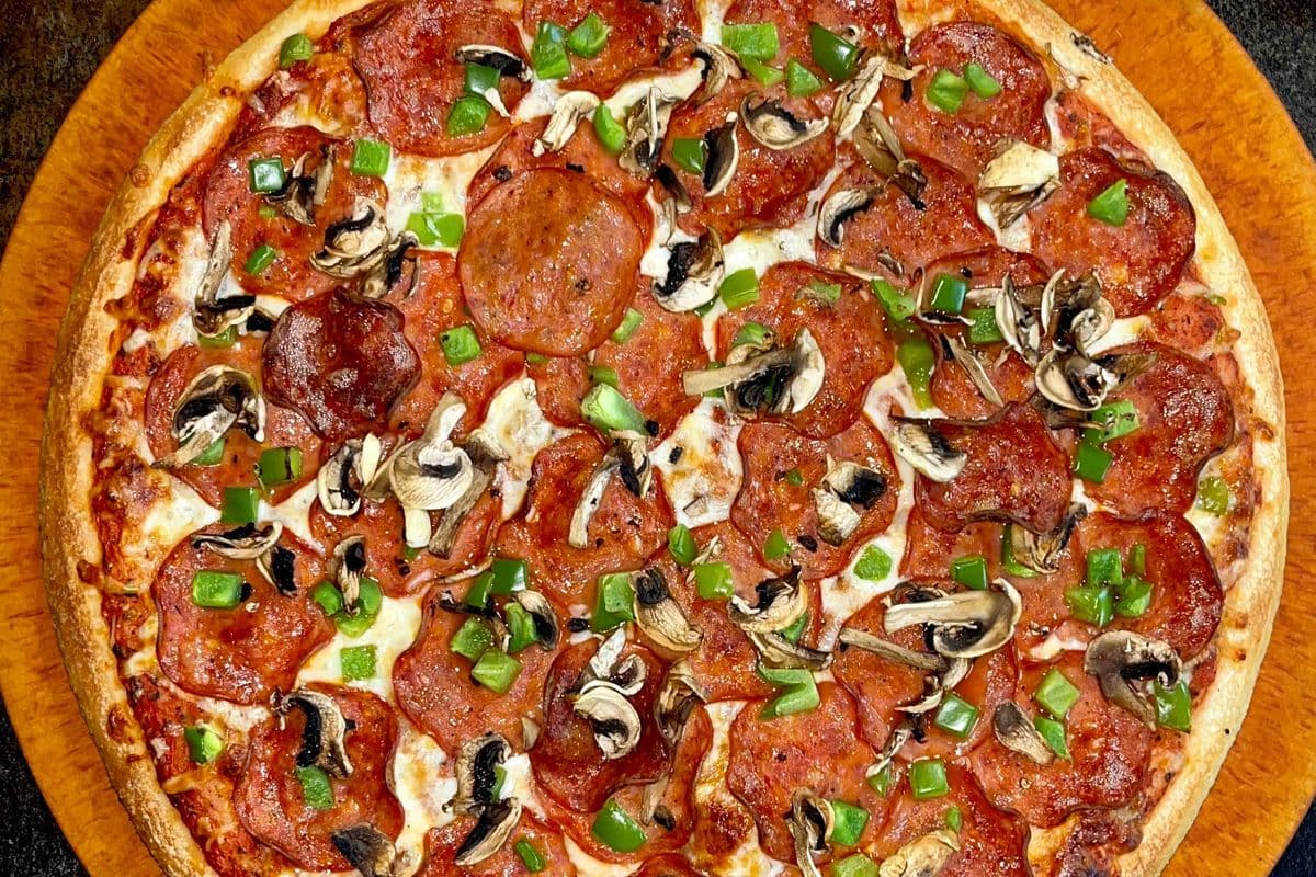 16. 10" Small Royal Canadian Pizza