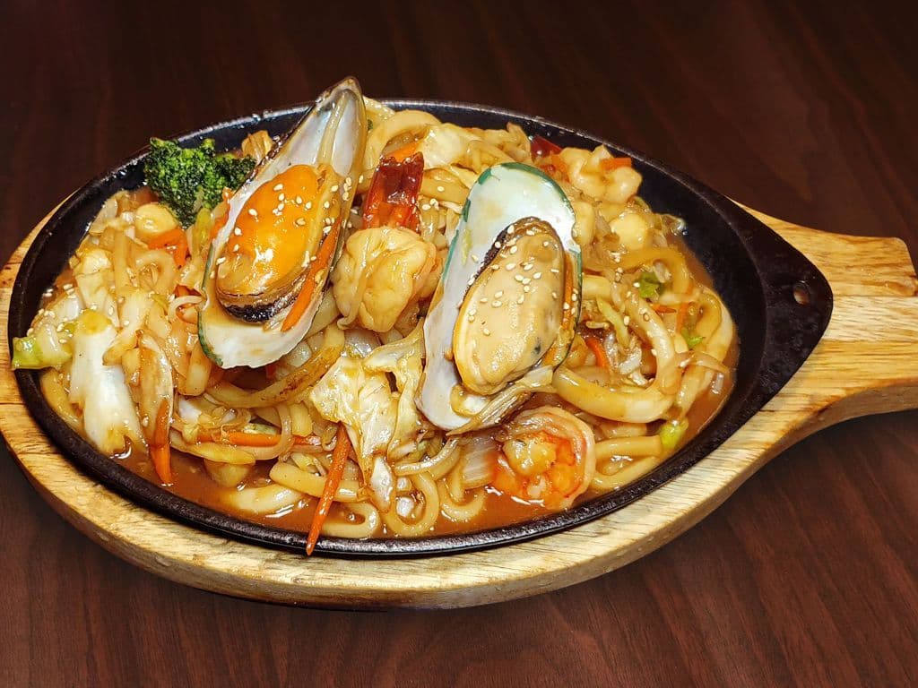 Seafood Yaki Udon