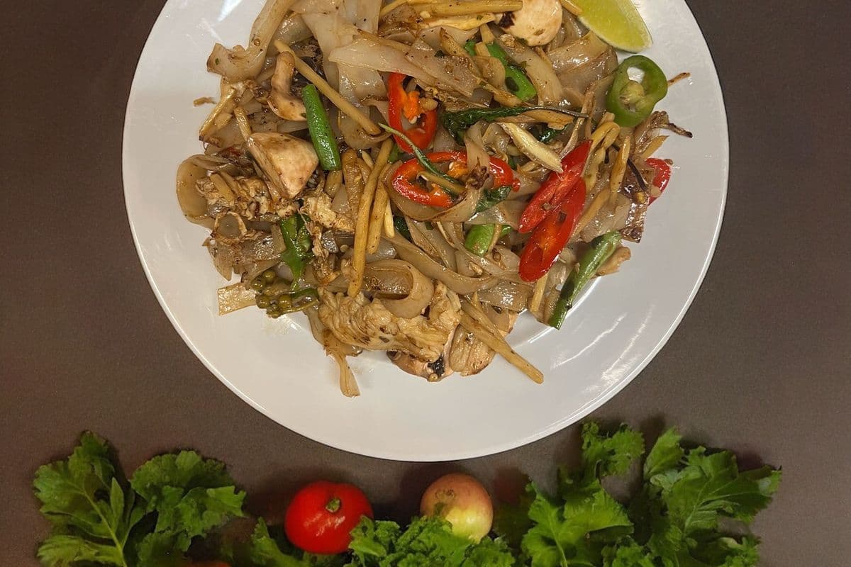 Pad Kee Mao Noodle (ผัดขี้เมา)