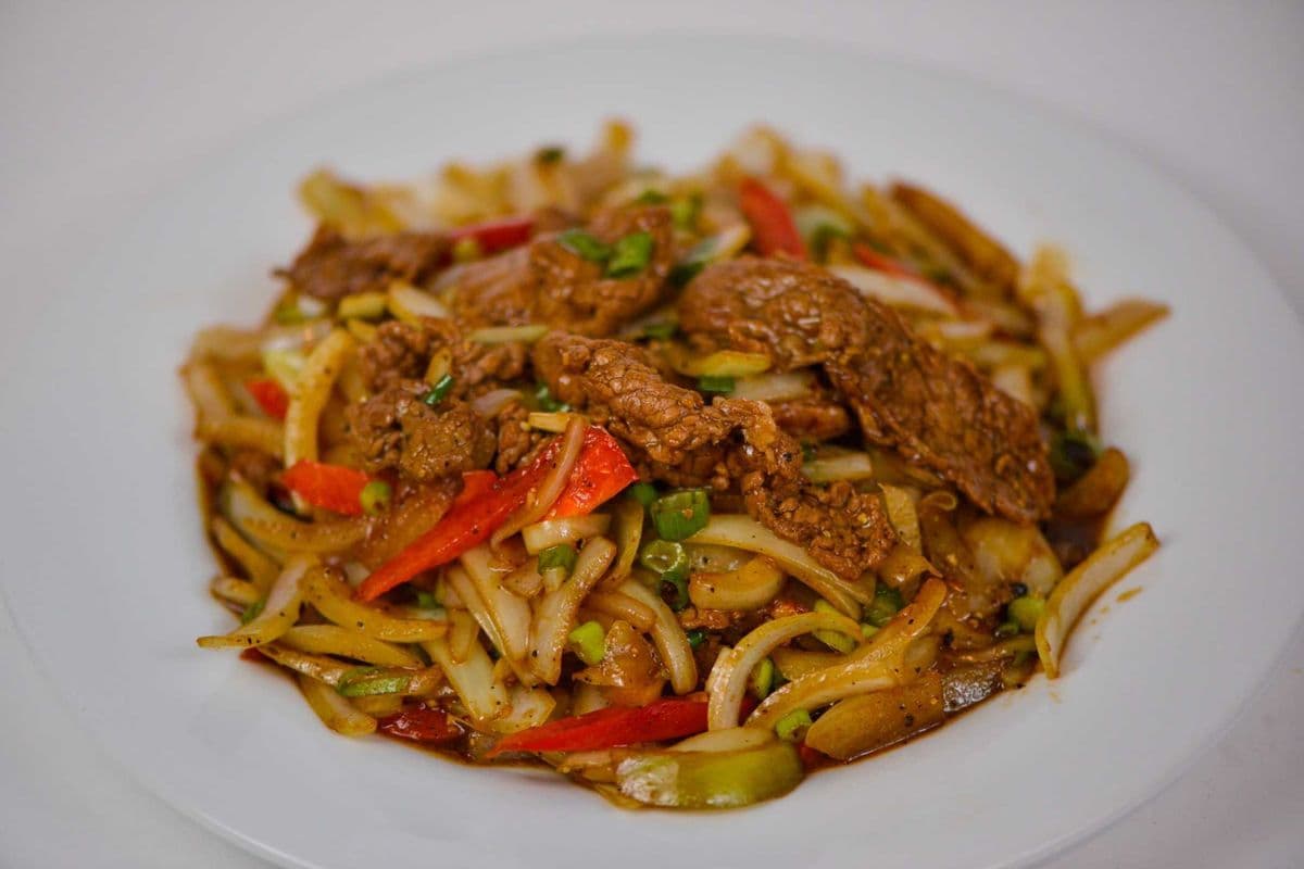 70. Stir-Fried Beef with Black Pepper Sauce (with Bell Peppers & white onions) - Bo Xao Tieu Den