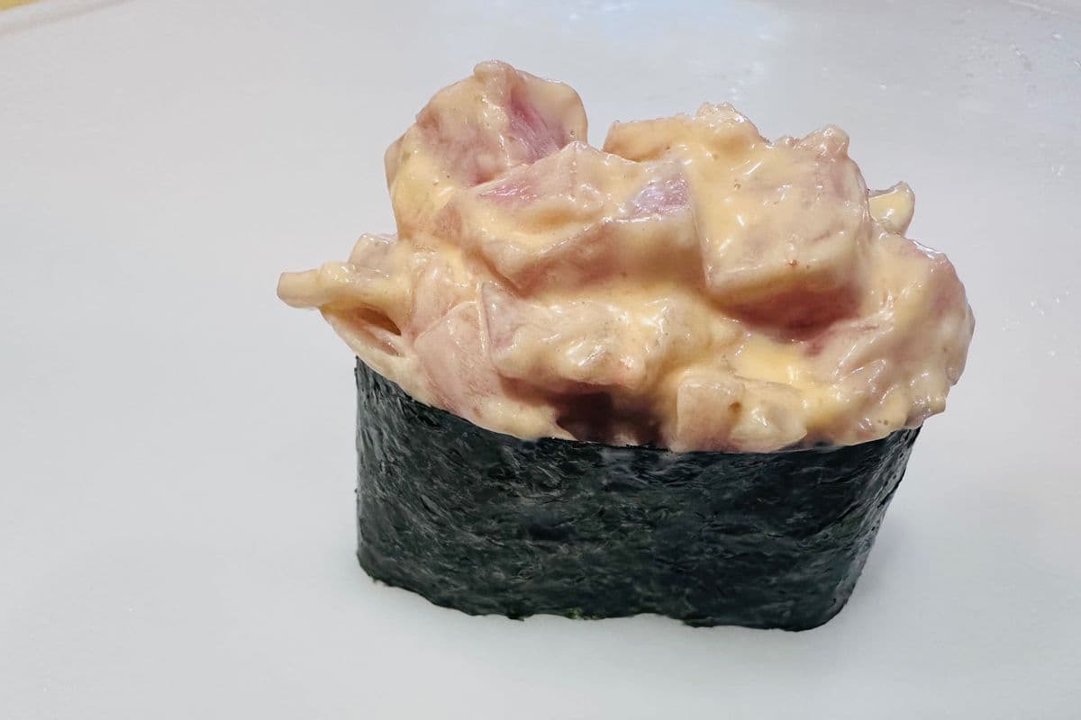 E17.Spicy Tuna Sushi