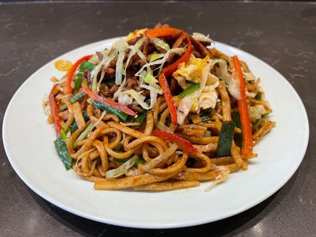 Stir-fried Noodles with Pork 肉丝炒面