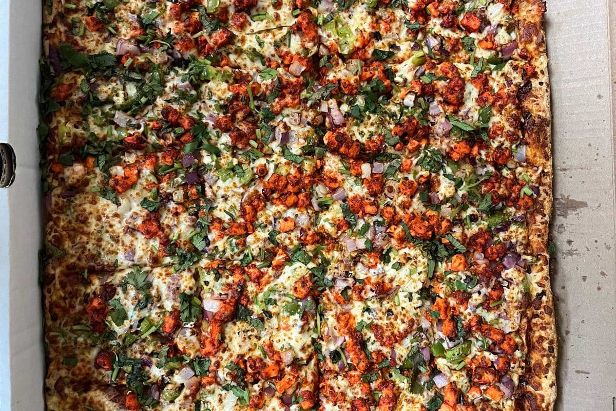 Party Size Butter Chicken, Green peppers, Onion Pizza