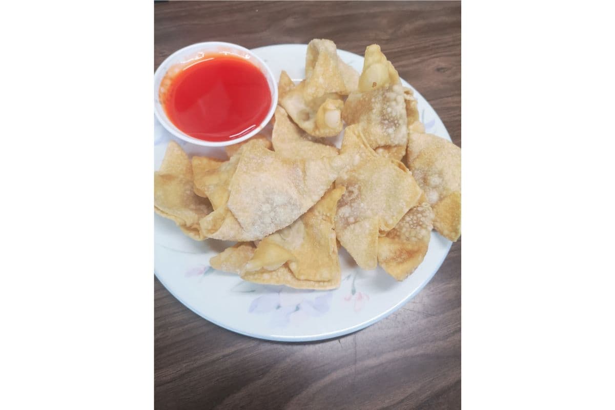 1. Deep-Fried Wonton with Sweet-and-Sour Sauce