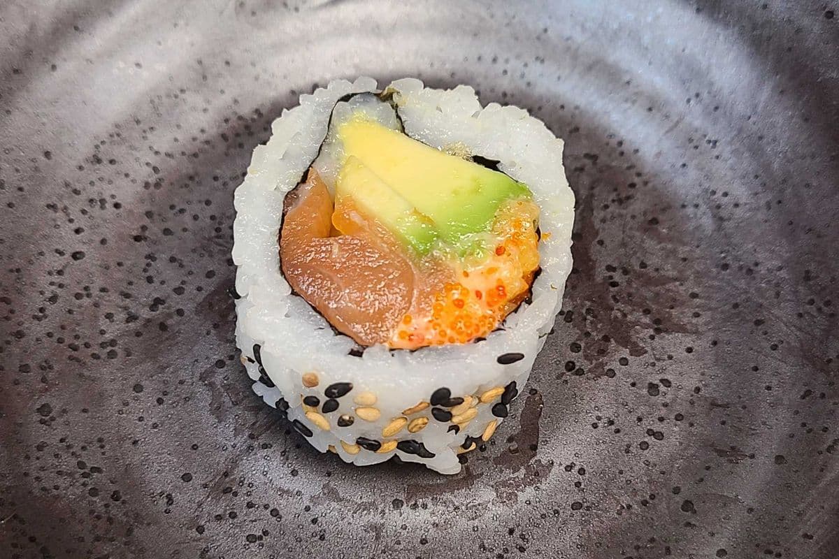 Maki saumon épicé avocat/ Spicy Salmon avocado