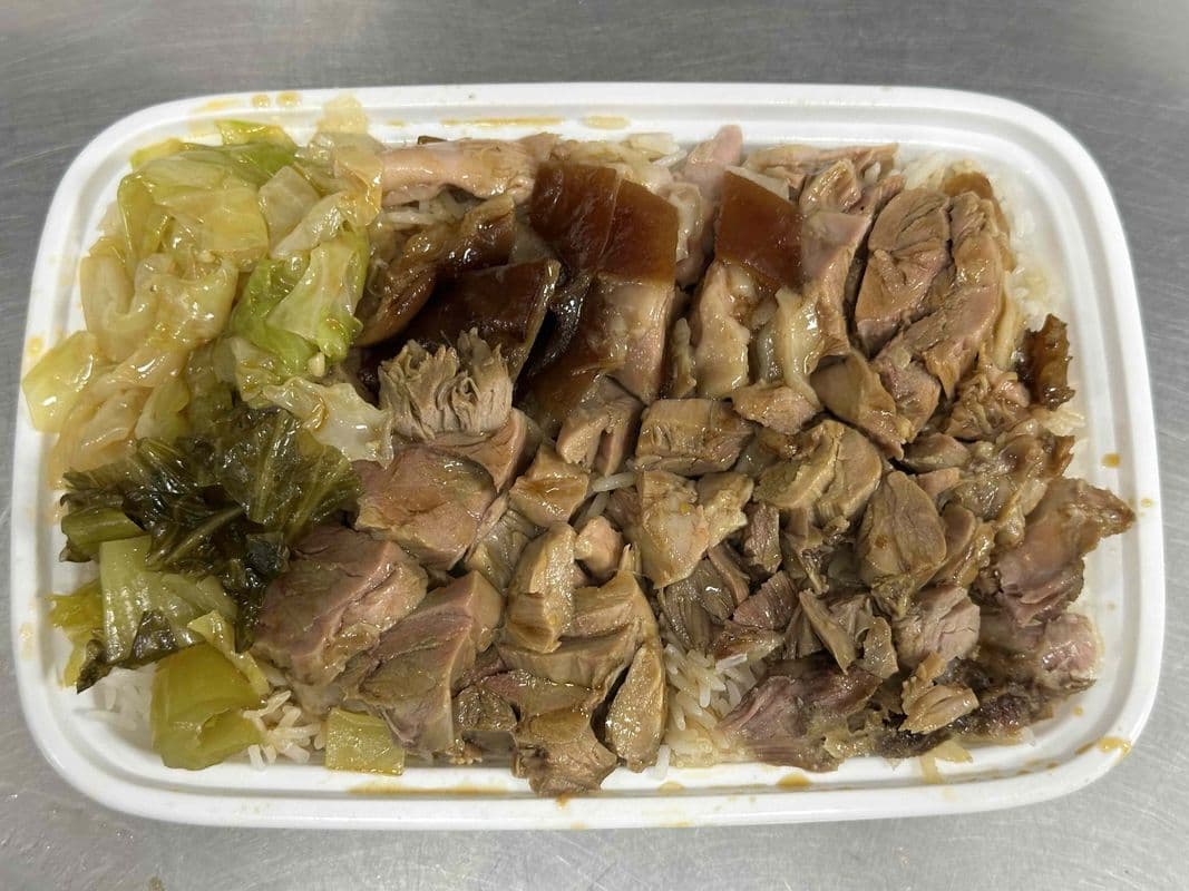 P4. Pork Hock Rice 朴实无华肘子饭
