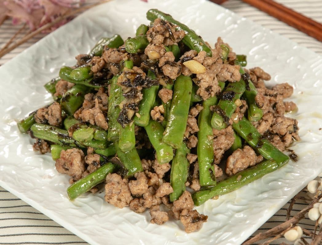 String Beans with Minced Pork & Dried Olive / 欖菜肉鬆四季豆 (例)